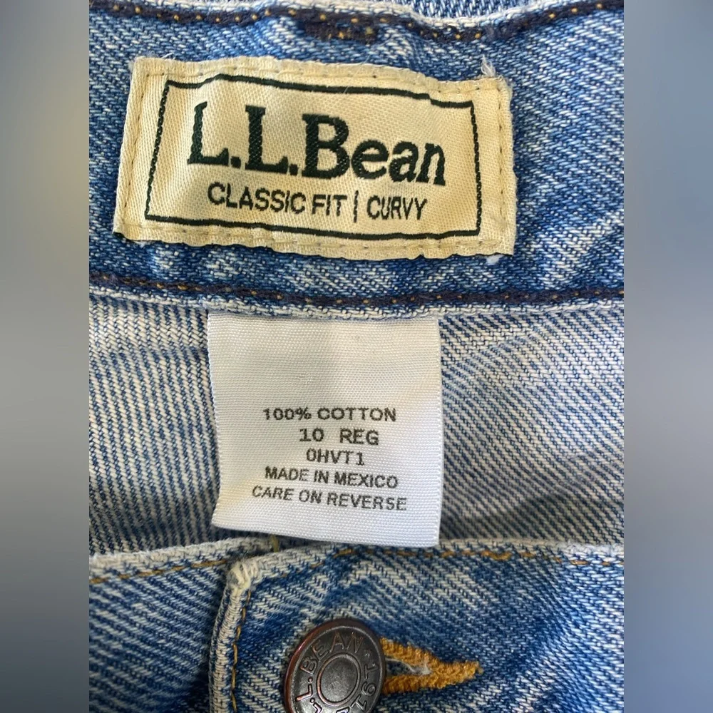 L.L.Bean Classic Fit Curvy High Rise Mom Jeans Light‎ Wash Size 10 Straight Leg